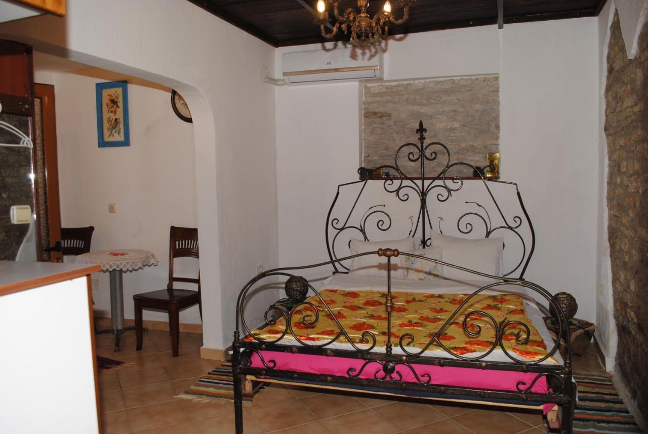 Gjirokastër Guesthouse Mele מראה חיצוני תמונה