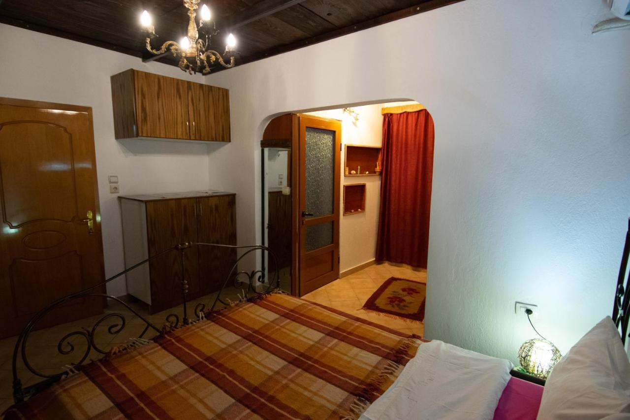 Gjirokastër Guesthouse Mele מראה חיצוני תמונה