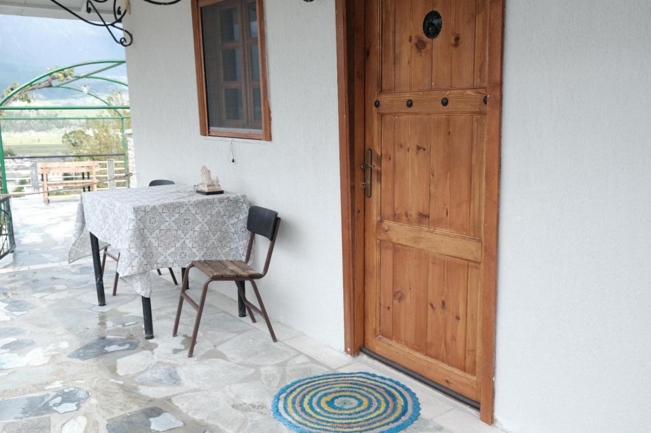 Gjirokastër Guesthouse Mele מראה חיצוני תמונה