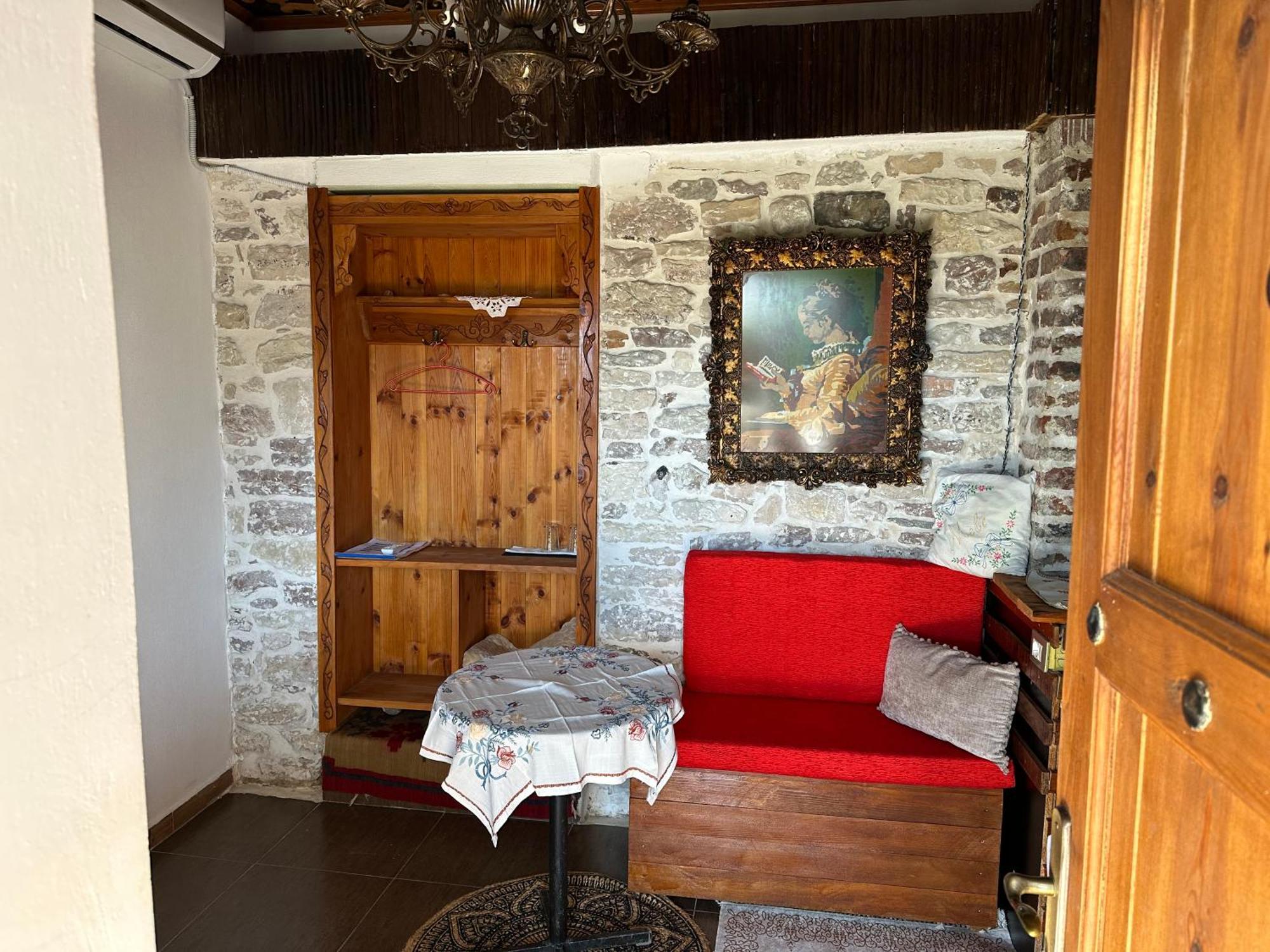 Gjirokastër Guesthouse Mele מראה חיצוני תמונה