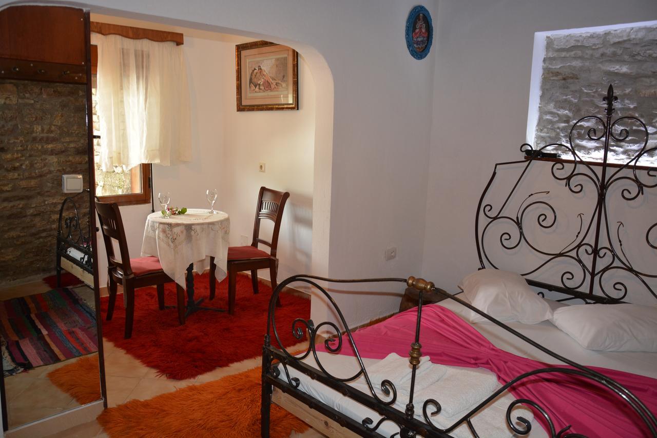 Gjirokastër Guesthouse Mele מראה חיצוני תמונה