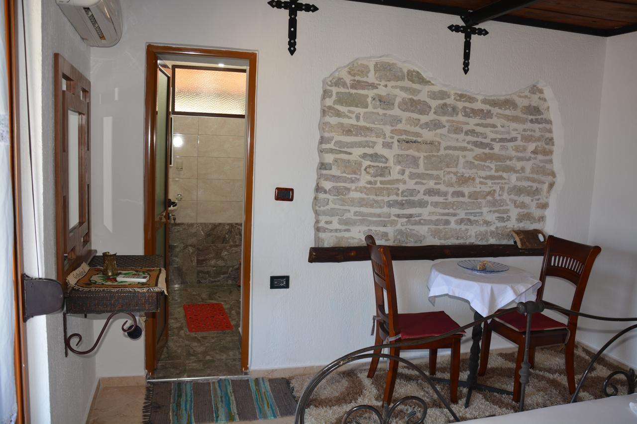 Gjirokastër Guesthouse Mele מראה חיצוני תמונה